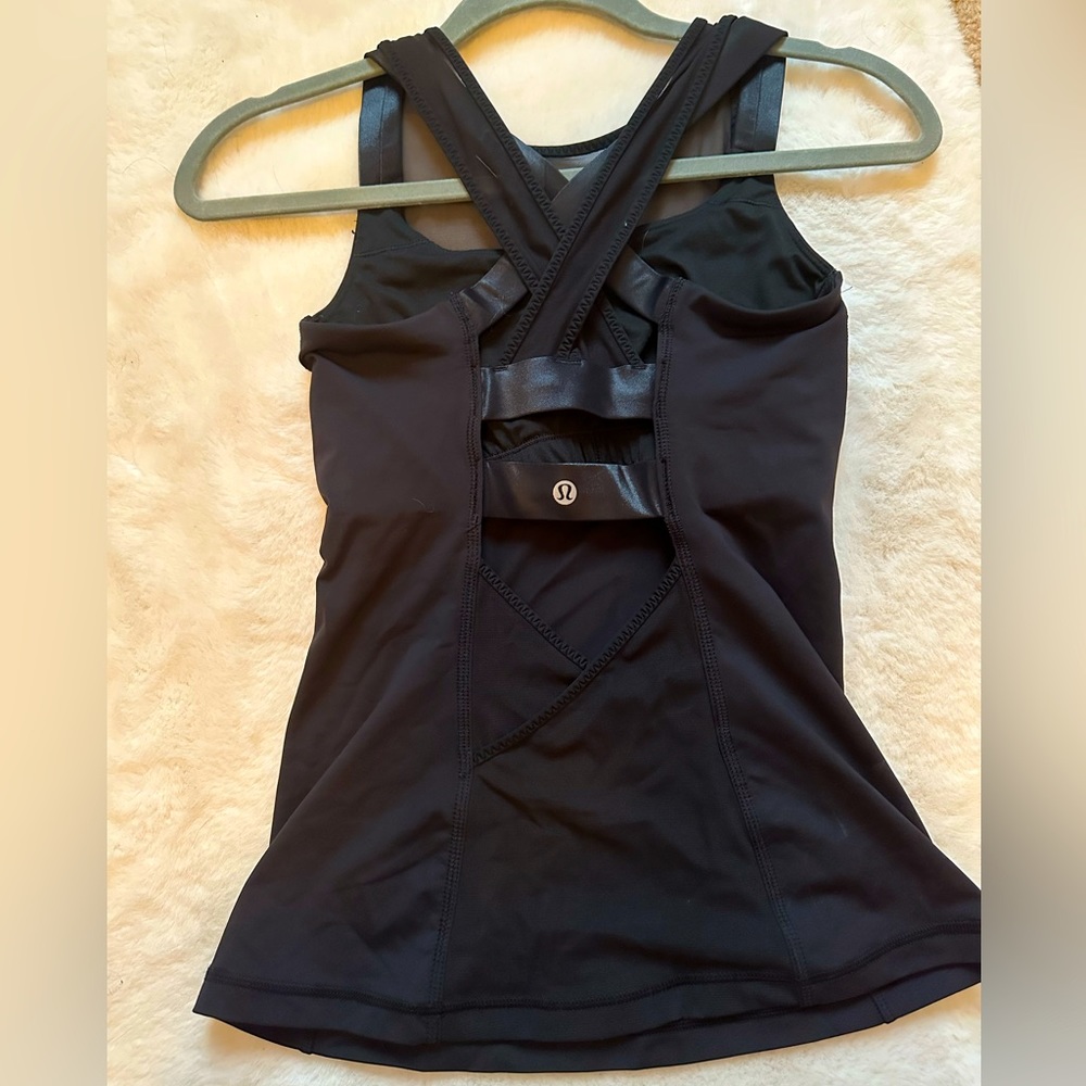 Lululemon tank top with built in bra